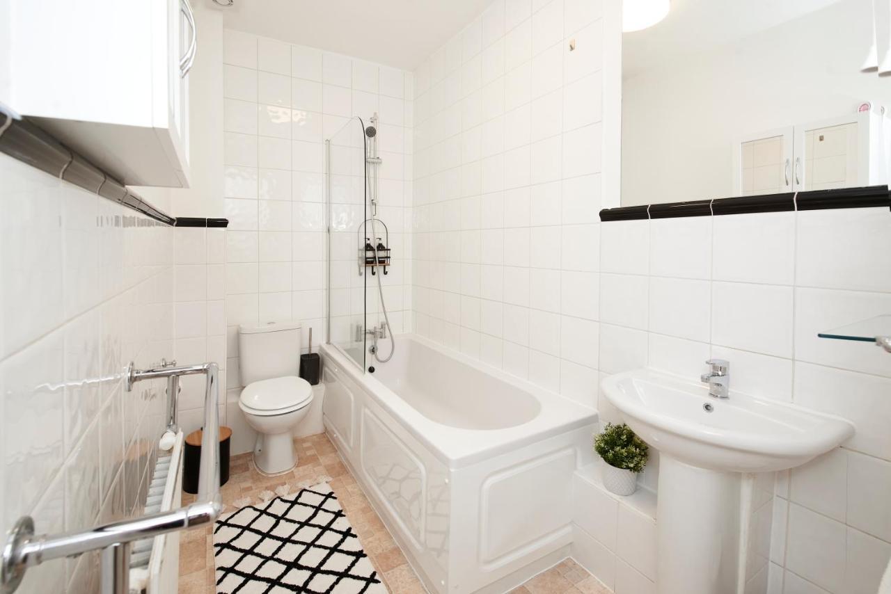 Excellent, Three Bedroom North London Apartment With Free Parking Eksteriør bilde